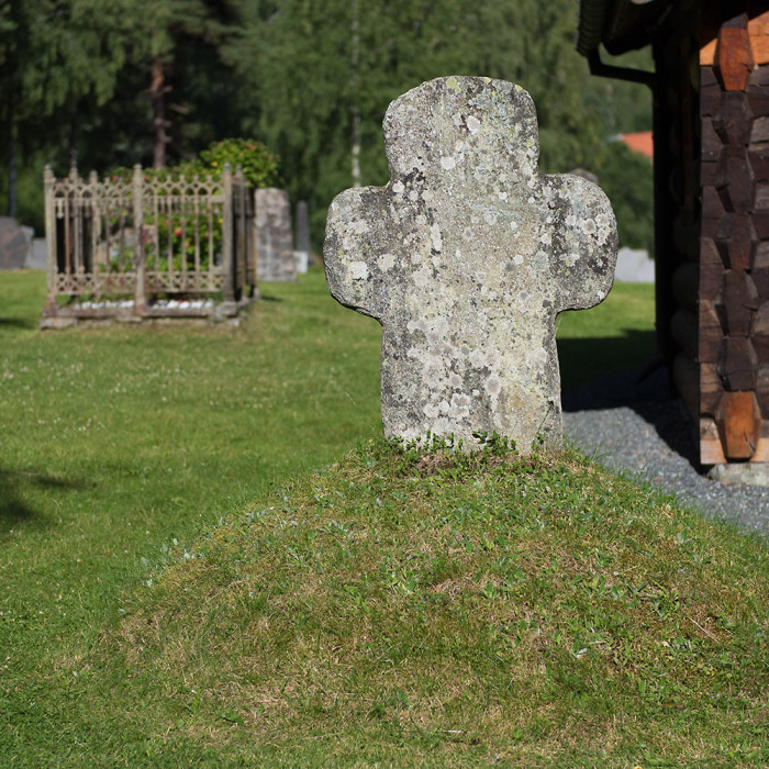 gravstein Rollag stavkirke