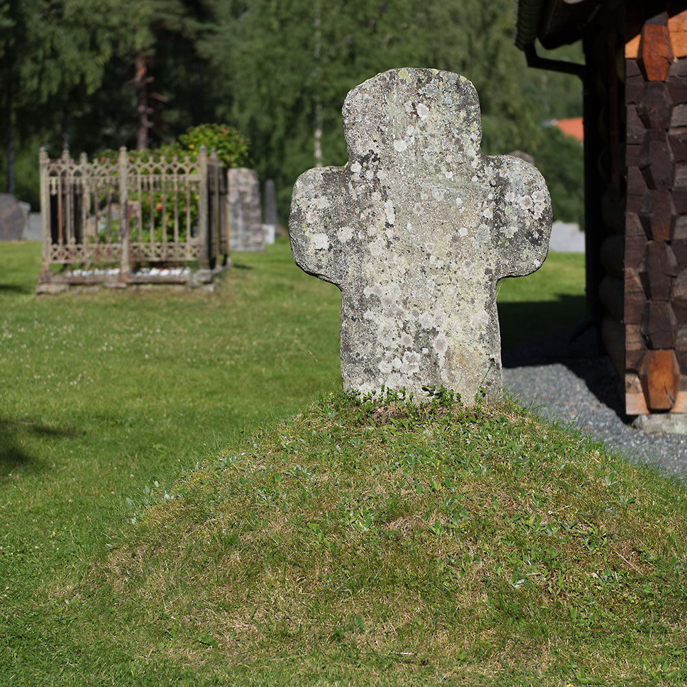gravstein Rollag stavkirke