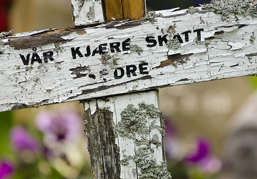 gravminne: kors, Lørenskog kirke