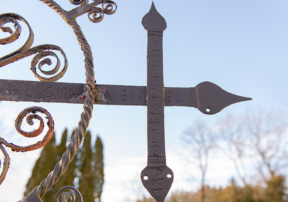 1000x700-Lorenskog-gravminne-jernkors-det-20160130-lorenskogkirke_6745