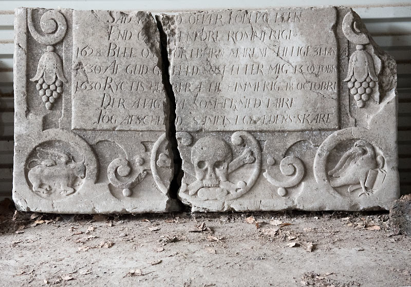 kalkstensplate, Skedsmo kirke