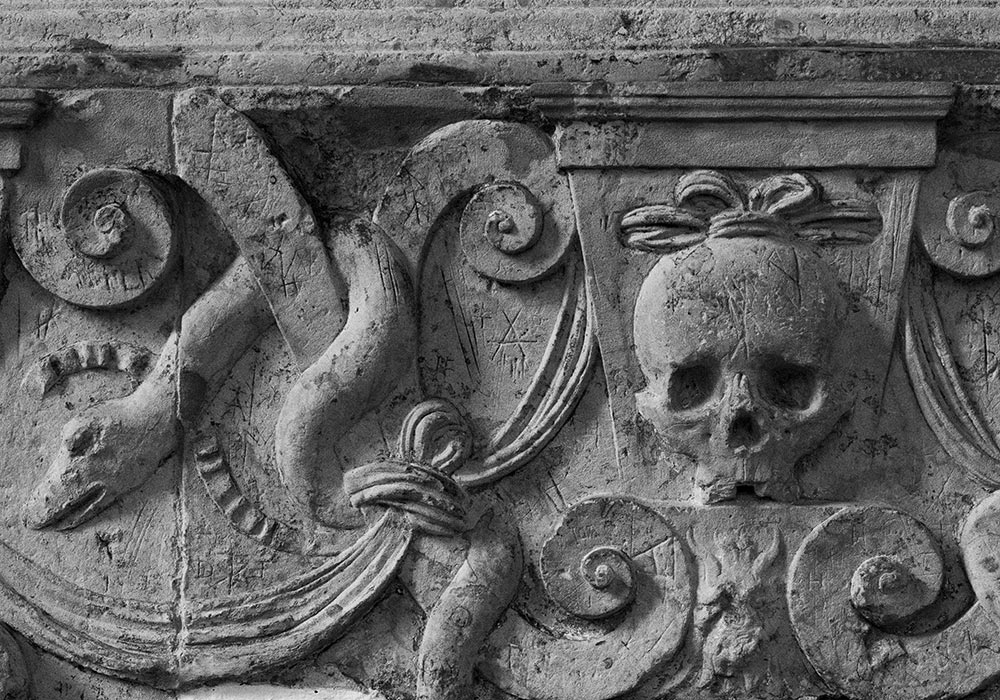 Detalj av gravminne i Lübeck domkirke. Ukjent år.