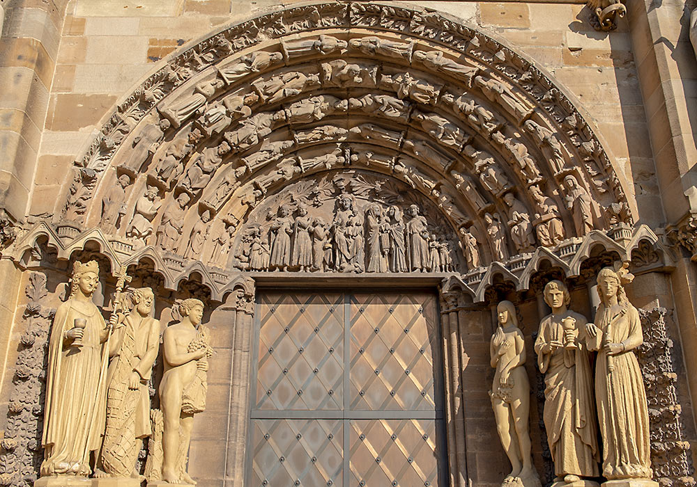 Trier portal Liebfrauenkirche
