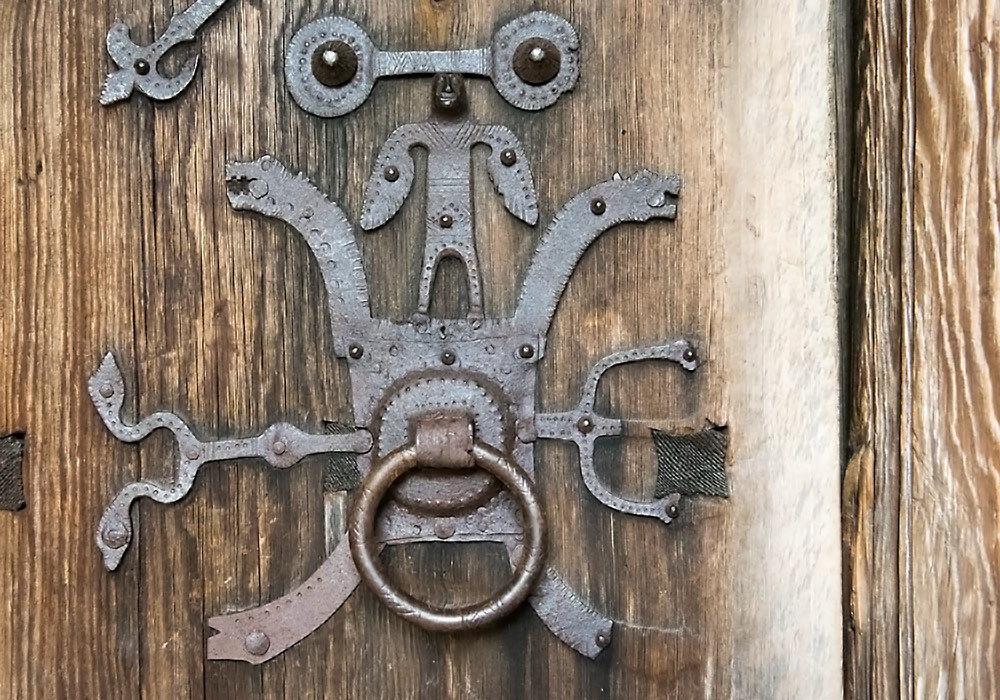 1000x700-Stavkirke-Reinli-20150731-stavkirke_3667