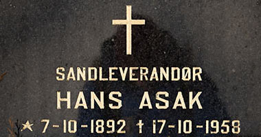 skrift på gravminne