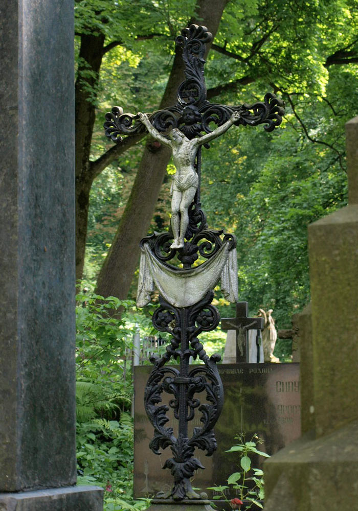 Gravminne på kirkegård i Lviv i Ukraina