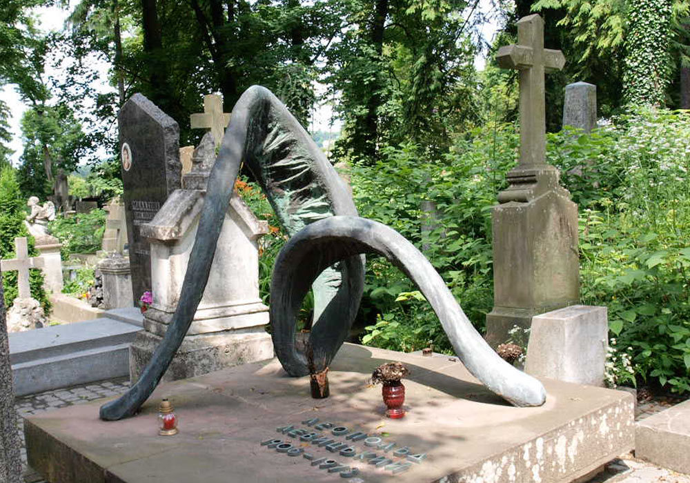 Gravminne på kirkegård i Lviv i Ukraina